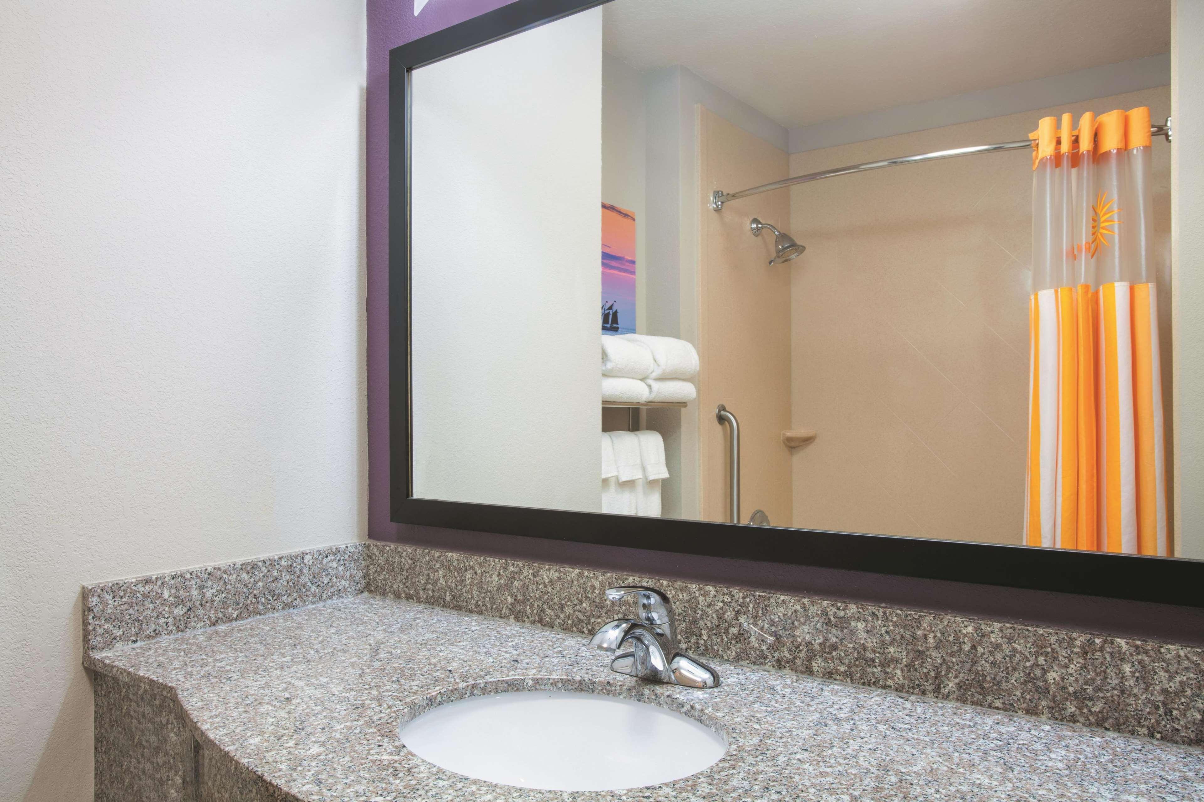 La Quinta By Wyndham Fort Walton Beach Exterior photo